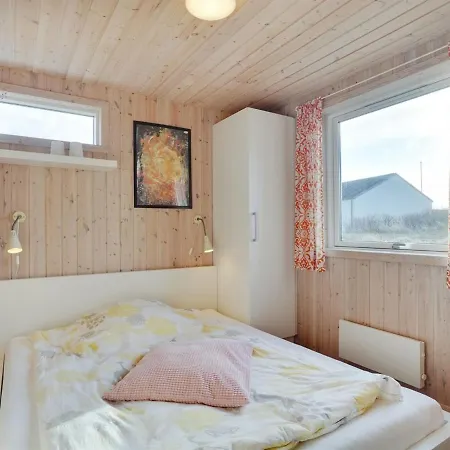 Tecumseh - 150m From The Sea By Interhome *